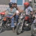 Se solicita muchacha de buena presencia y motorizado con moto propia