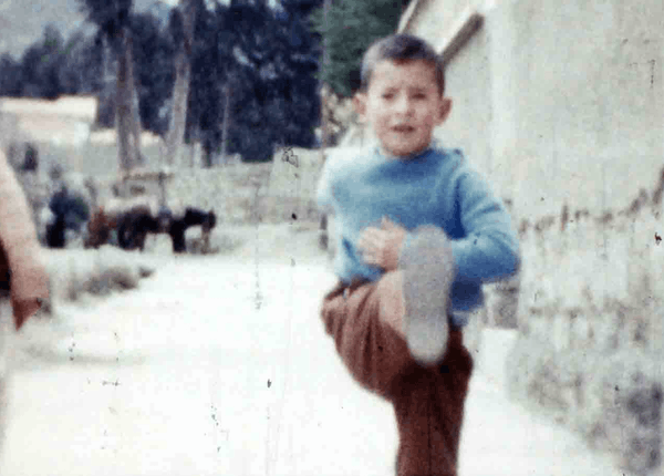 fotograma de la película Algo quema