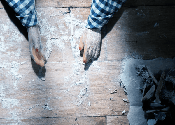 fotograma de la película Movimientos en el sótano