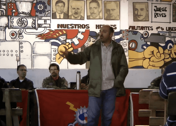 fotograma de la película Columnas quebradas