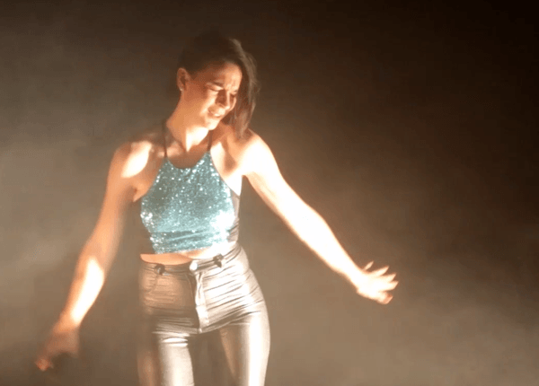 fotograma de la película Madre baile
