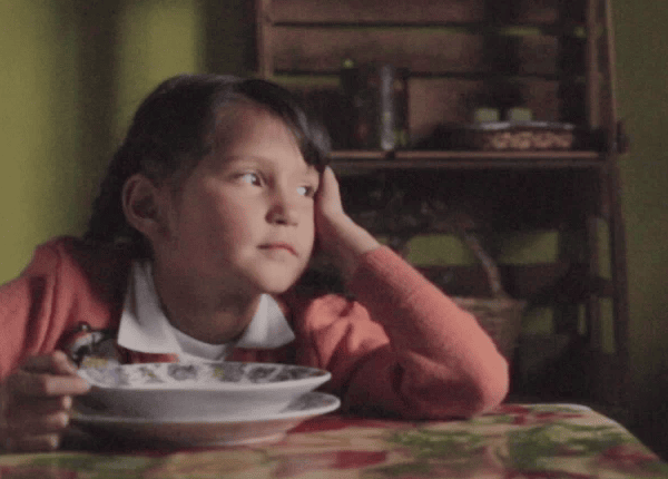 Imagen destacada de la película Bajo el jardín - Retina Latina