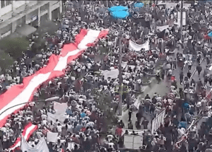 Imagen destacada de la película La revolución se forja al rojo vivo